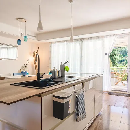 Villa - L'eco Di Rio